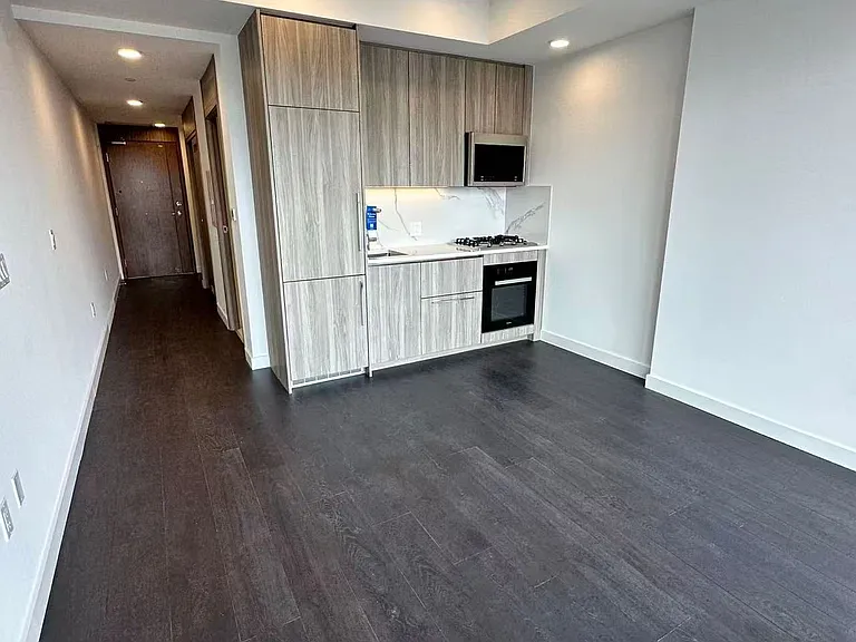 18 Esther Shiner Blvd #906 — Photo 4