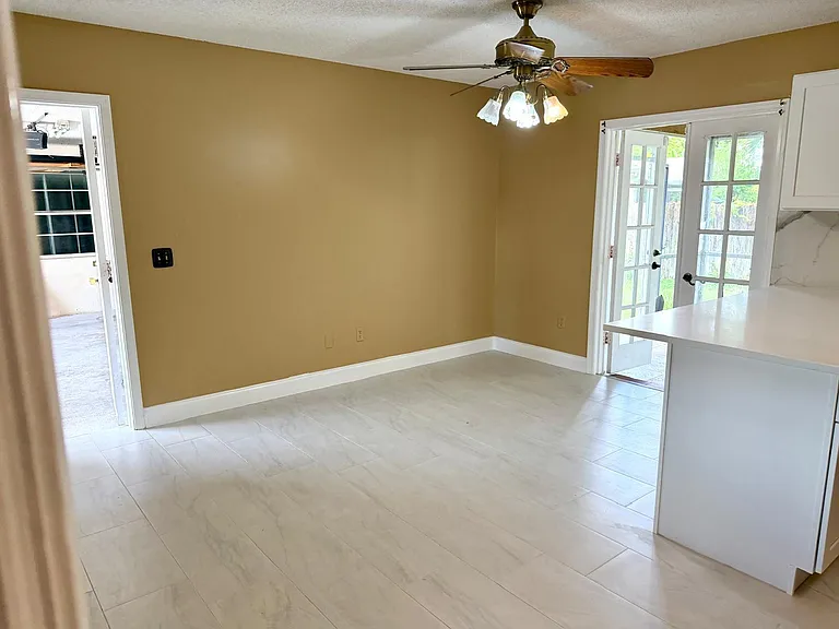 1235 Rowayton Cir — Photo 2
