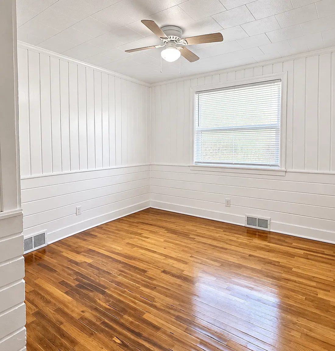 3 bed, 988 sqft, $1,450 — Photo 3