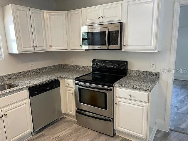 221 W Emily St — Photo 3