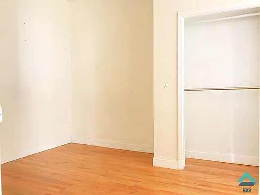 Rented by EXR | media 12