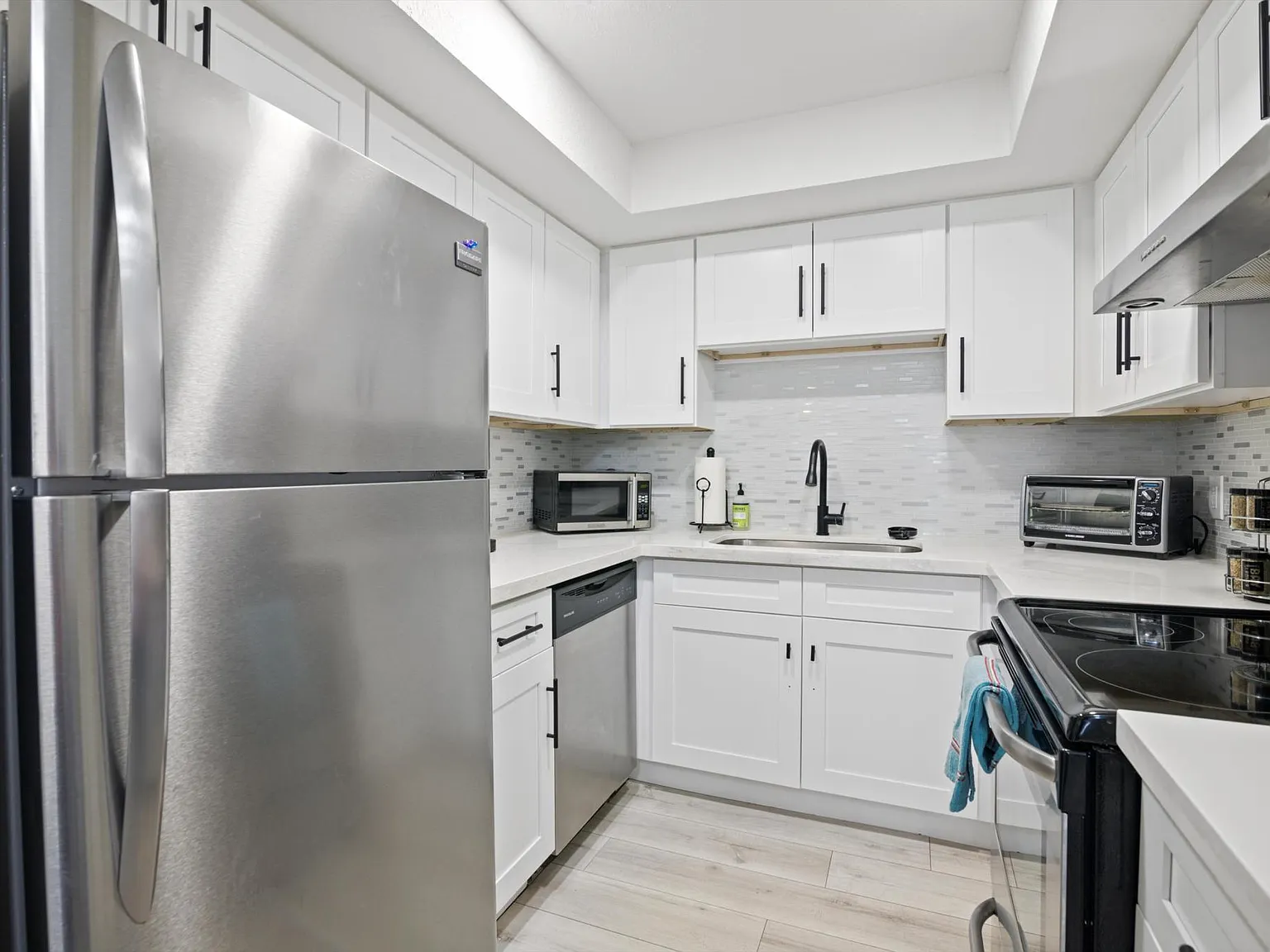 2 bed, 1.5 bath, 894 sqft, $2,800 — Photo 3