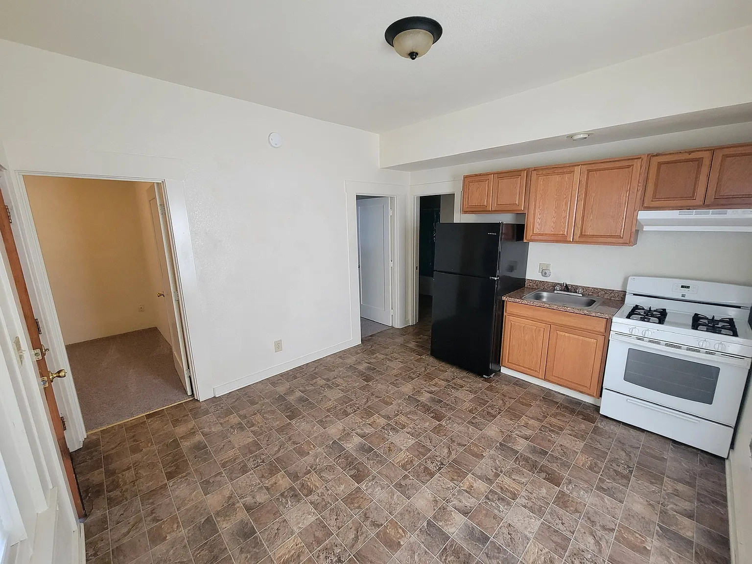 2 bed, $1,220 — Photo 2
