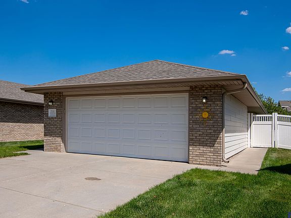 2nd image of 2141 Kingswood Cir