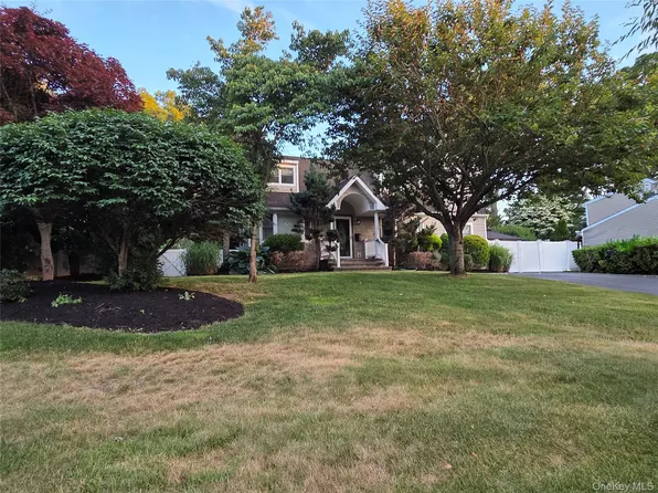 16 Brook Lane, Smithtown, NY 11787