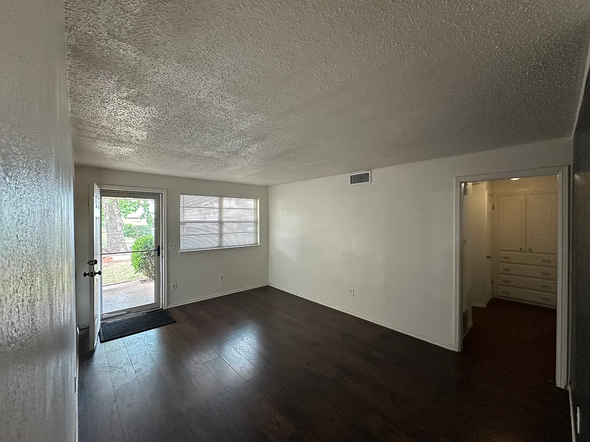 Building Photo - 3316 Chetwood Dr