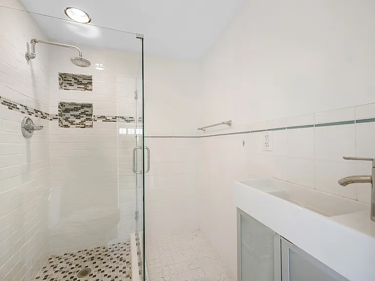 1635 Grandview Ave — Photo 25