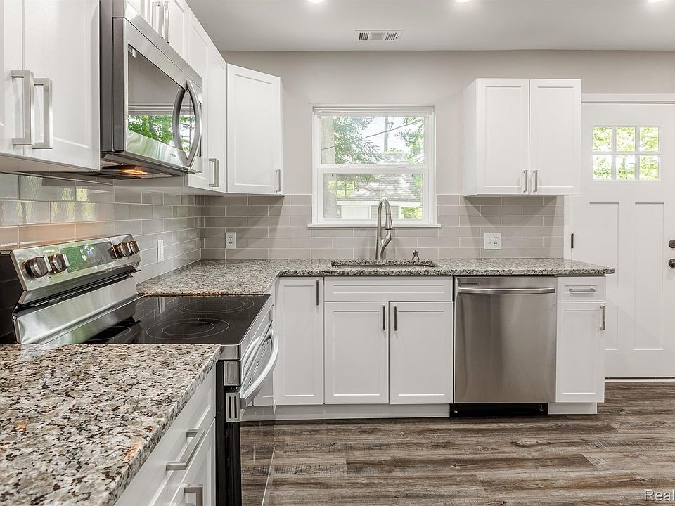 29093 List St, photo 9
