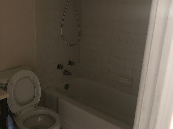 5th image of 15209 Hilltop Dr