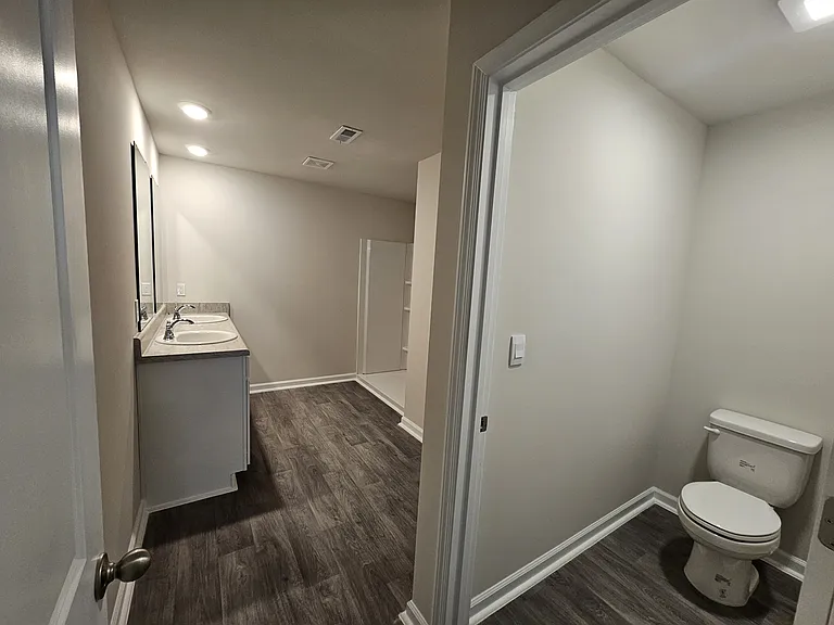 136 Ashworth Dr — Photo 12