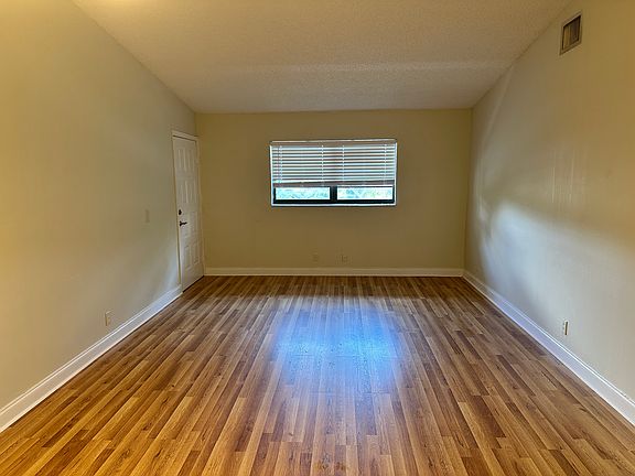 4th image of 11617 NW 24th Ct #11617