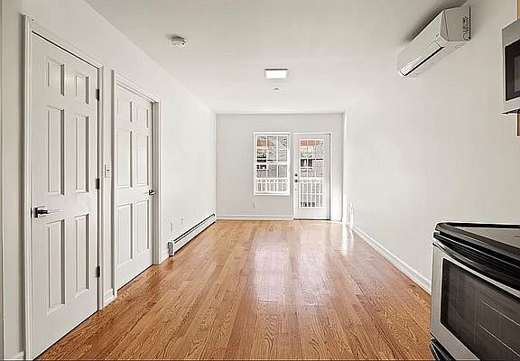 2nd image of 252 18th St APT 4B