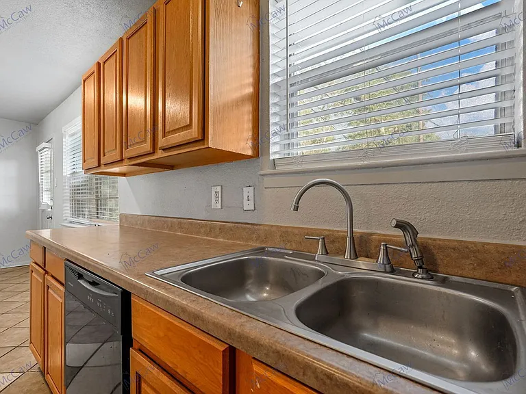 3204 Caribbean Dr — Photo 8