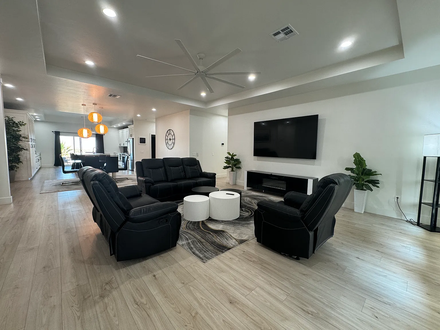 3 bed, 2152 sqft, $3,000 — Photo 3