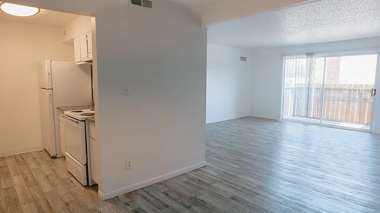 Brentwood Apartments — Photo 4