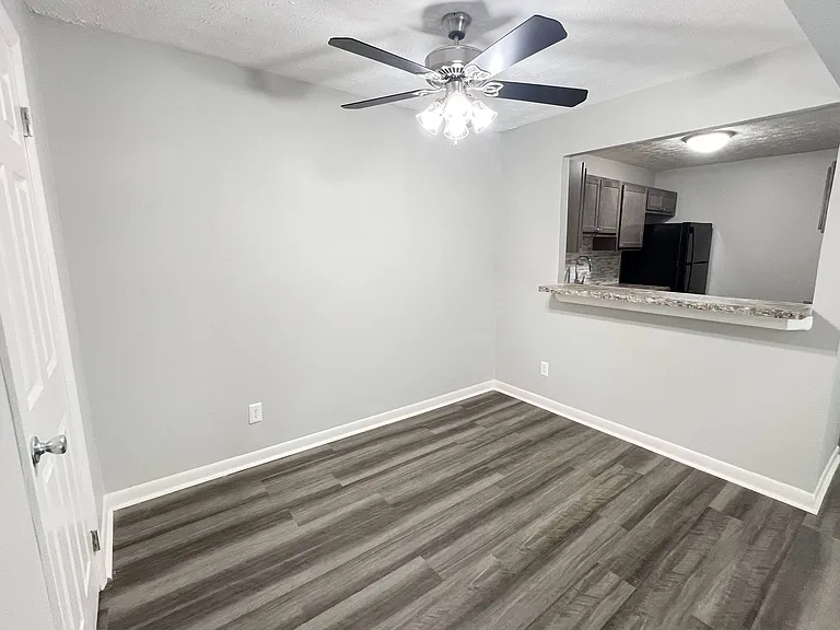 Fox Run Apartments — Photo 34