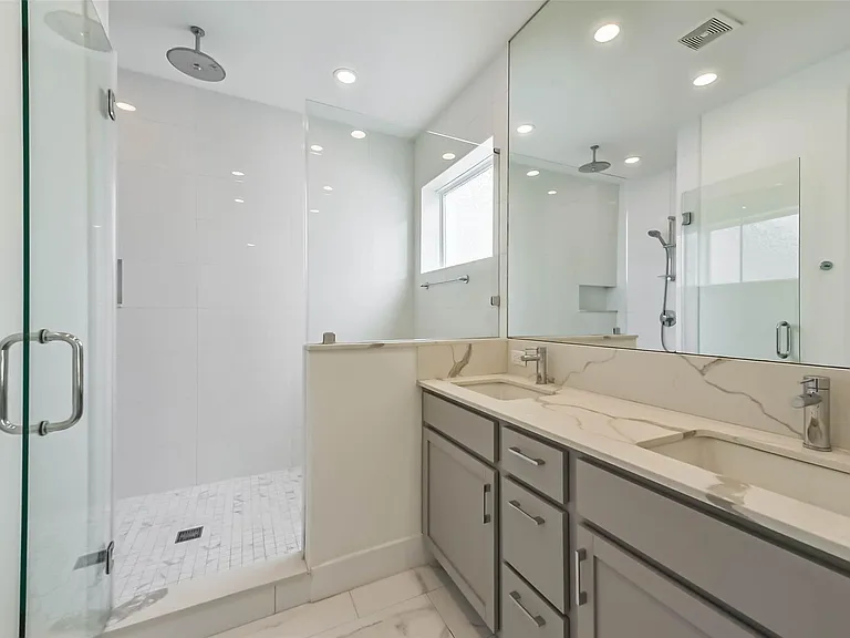 2408 Emancipation Ave #A — Photo 10