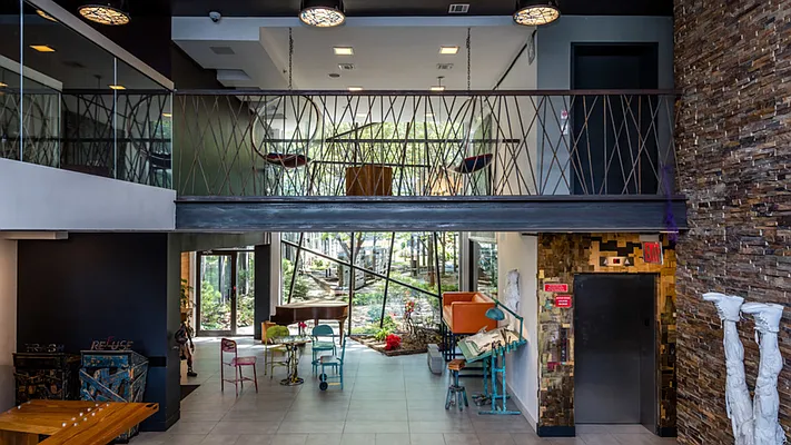 Rented by Nooklyn NYC LLC | media 105