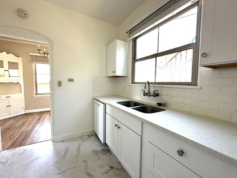 1330-1334 Sassafras St — Photo 10