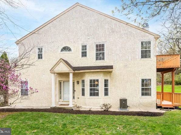 1 Cherry Ct, Lafayette Hill, PA 19444