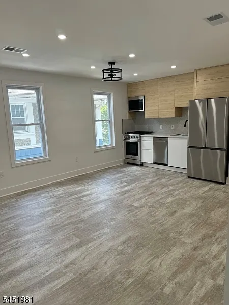 3 bed, 2.0 bath, $3,650 — Photo 4