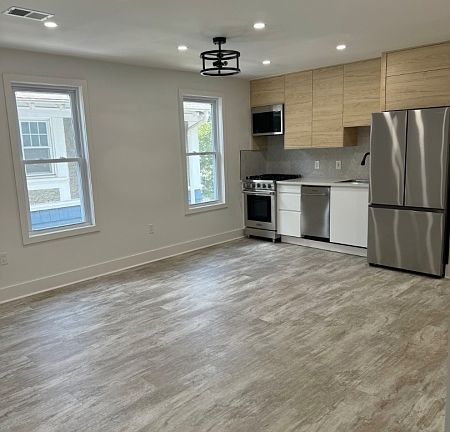 4th image of 262 Anderson St Floor 2
