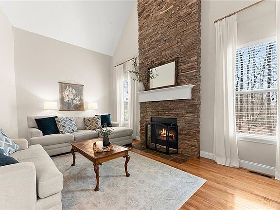 3rd image of 3211 The Trail Rd