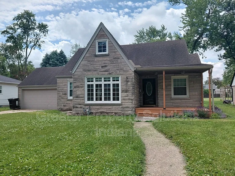 625 E South St — Photo 1