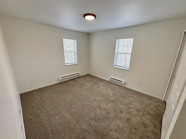 Crown Ridge Apartments — Photo 31