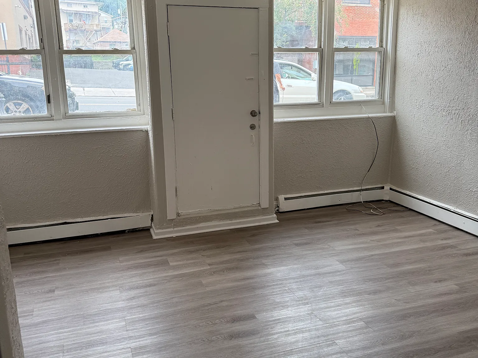 3 bed, 1400 sqft, $1,650 — Photo 2