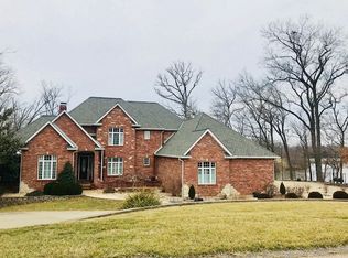 13 Eagle Lake Dr, Columbia, IL 62236
