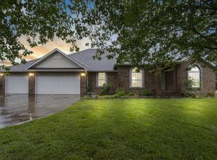 1508 Four Winds Dr, Nixa, MO 65714