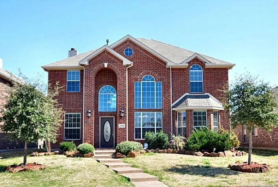 5 bed, 2.5 bath, 2691 sqft, $2,600 — Photo 1