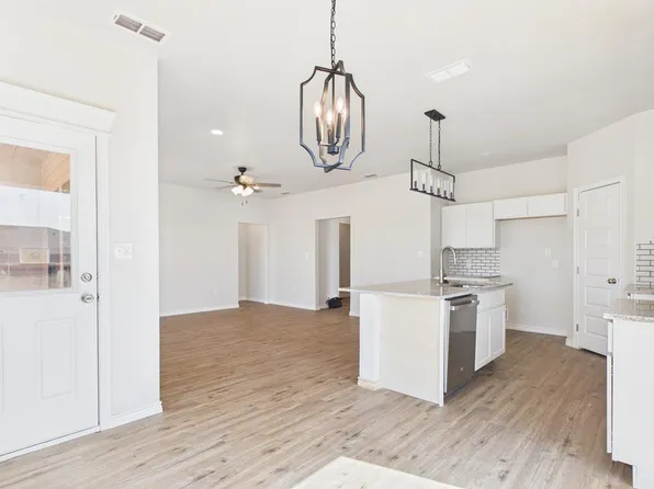 1901 Creekside Ave, Sweetwater, TX 79556