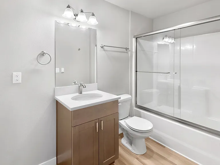 Kingsway Apartments — Photo 90