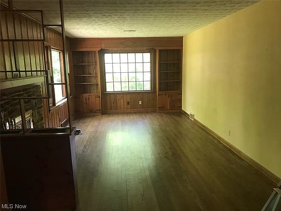4th image of 2540 Valley View Dr