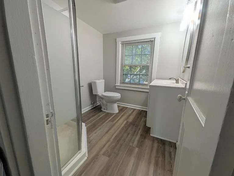 1009 Everett Ave — Photo 2