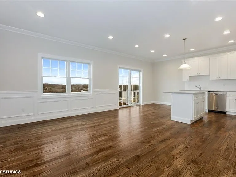 Belmont Estates Townhomes — Photo 9