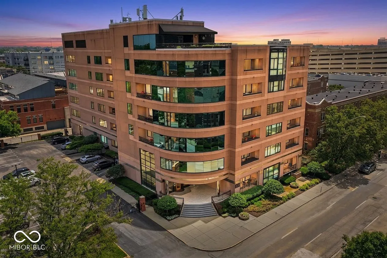 1 bed, 2.0 bath, 1377 sqft, $2,700 — Photo 1