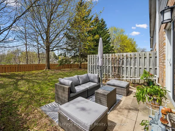 240 London Rd W #24, Guelph, ON N1H 8N8