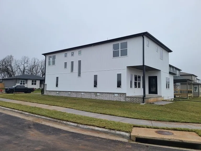 107 E Acacia Cir — Photo 3