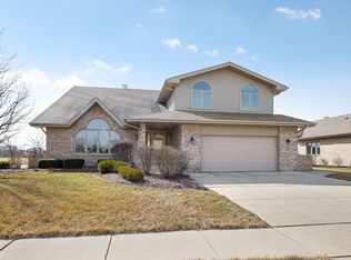 1027 Norwalk Rd, Lemont, IL 60439