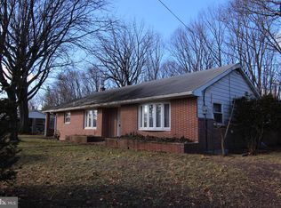2 Sharon Dr, Pottsville, PA 17901