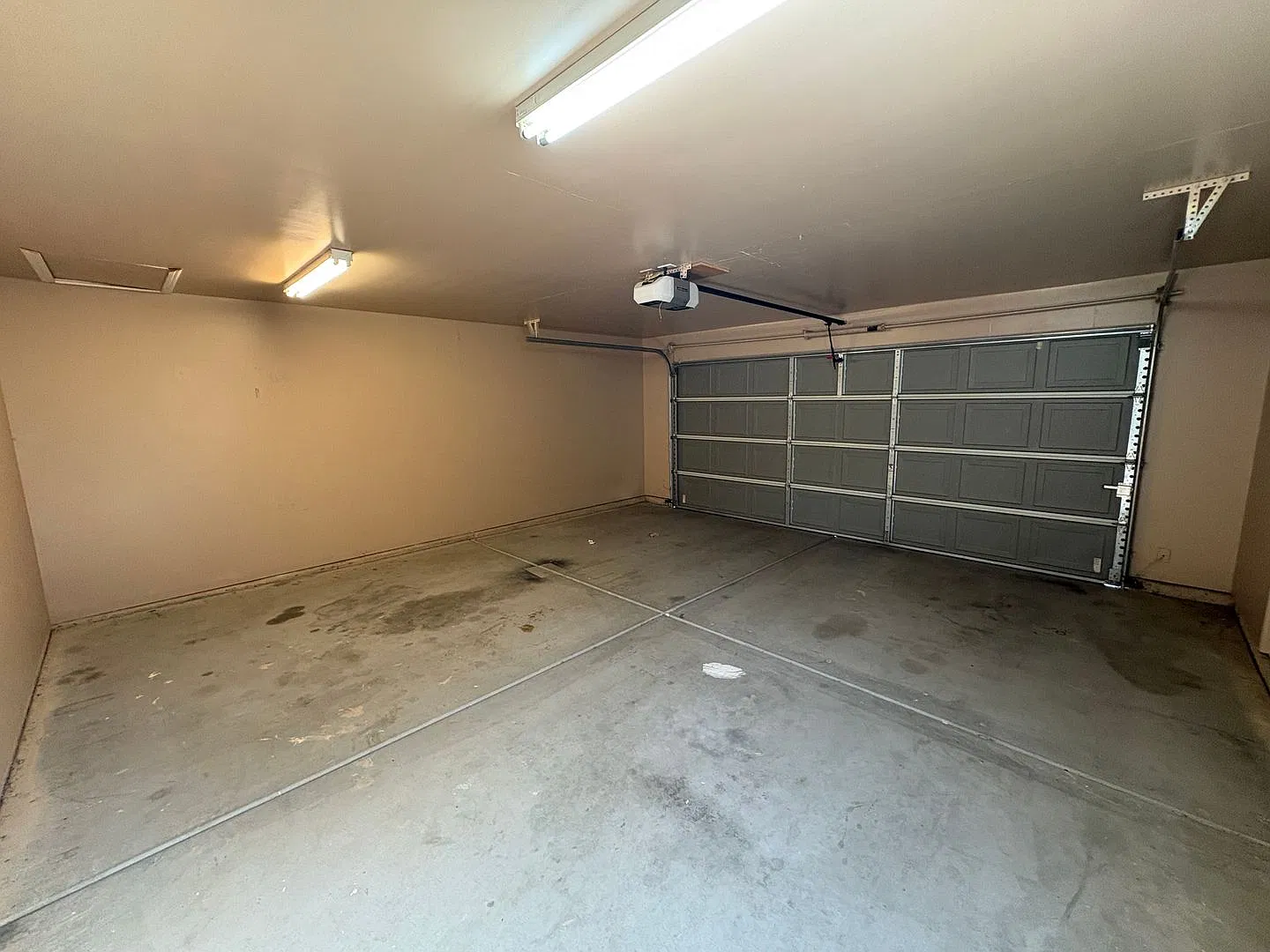 Tulare Home Near Sports Park Available Now! — Photo 2