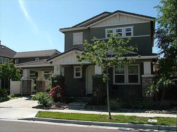 3rd image of 2736 Nicolson Cir