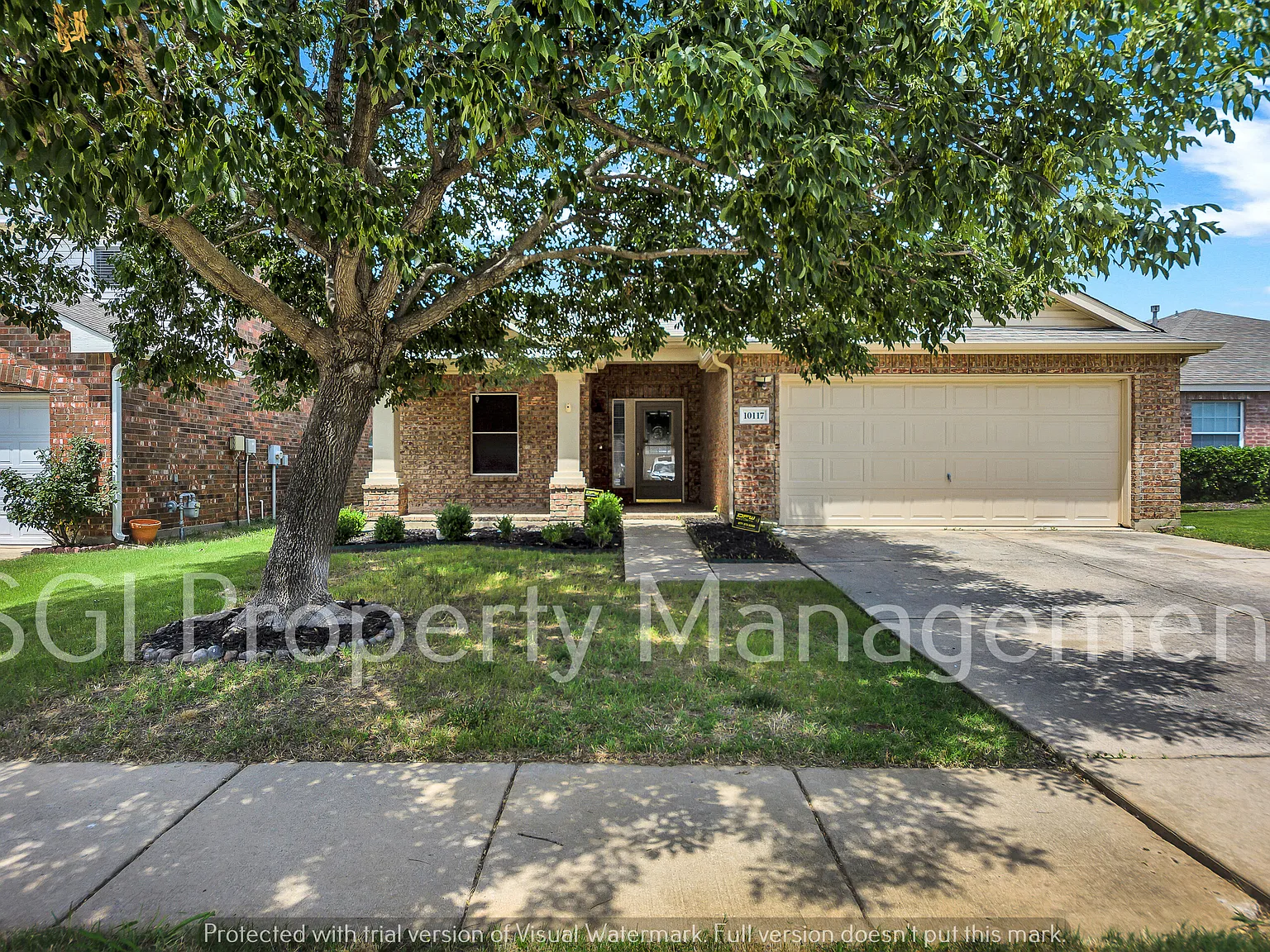 Stunning 4 Bedroom Home Ready For Move In! — Photo 2