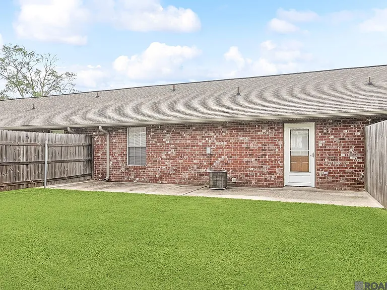 408 E Beech St — Photo 7