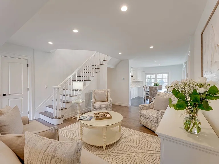 24 Stratton Sq — Photo 5