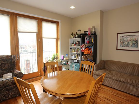 4th image of 943 N Leavitt St #S2