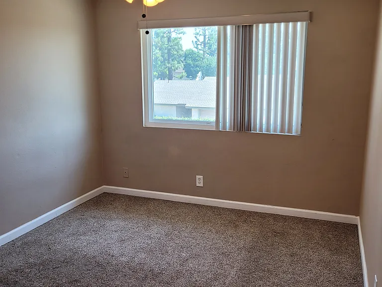1111 W Francis St — Photo 13